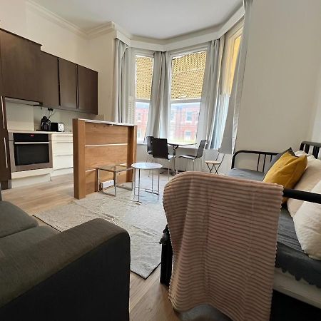 Nice Studio Shepherd'S Bush London Near Everything Екстериор снимка
